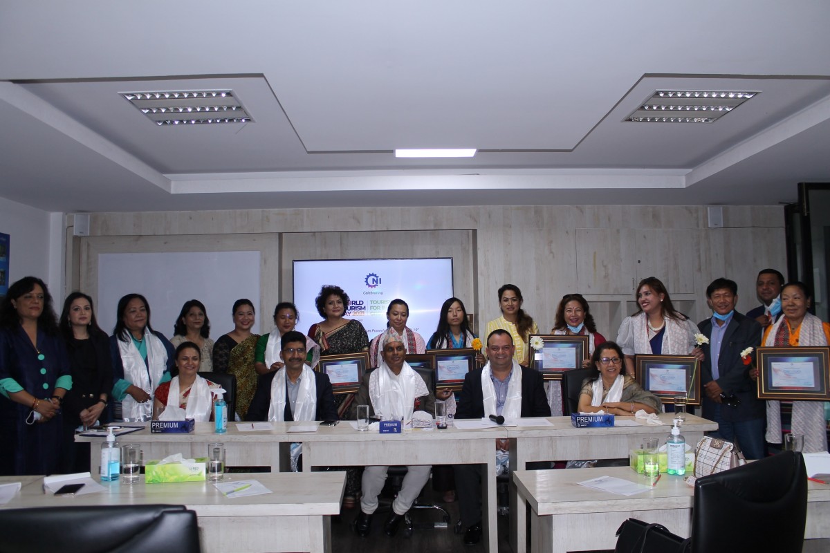 बिश्व पर्यटन  दिवसको अवसरमा ७ जना  महिला उद्यमी परिसंघद्वारा सम्मानित