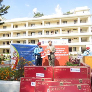 ग्लोबल आइएमई बैंकद्वारा महानगरीय प्रहरी परिसर  ललितपुरलाई १० थान एलइडी टिभी हस्तान्तरण