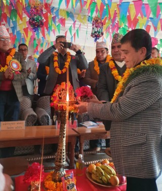 स्थानीय खानीहरुको सञ्चालनले कलकारखाना सञ्चालनमा टेवा पुग्ने, ढकाल