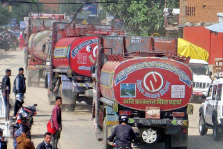 पेट्रोलियम पदार्थमा लुकामारी खेल, घटाएकाे एक सातामै फेरि बढ्यो मुल्य