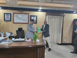 टिकट र भिसाबिना जहाजसम्मै  कसरी पुगे मानिस ? अध्ययन समितिले गृहमन्त्रीलाई बुझायो प्रतिवेदन