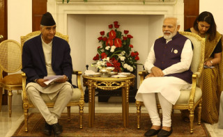 देउवा र मोदी दिल्लीमा आपसी भेटबार्ता गर्दै