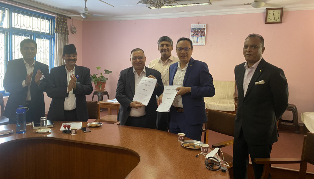 हिमालयन बैंकको नगद काउण्टर कान्ति बाल अस्पतालमा