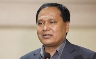हटाइए कुलमान, सरकारको चौतर्फी आलोचना