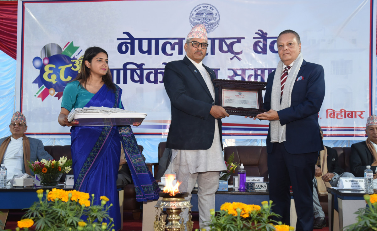 सबै भन्दा बढी विप्रेषण भित्र्याएको भन्दै हिमालयन बैंक सम्मानित