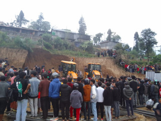 घरकाे जग खन्ने क्रममा ढिस्काेले पुरिदा  फिक्कलमा ४ भारतीय मजदुरकाे निधन