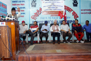 बालेनविरुद्ध फुटपाथ व्यवसायी सडकमा उत्रिने
