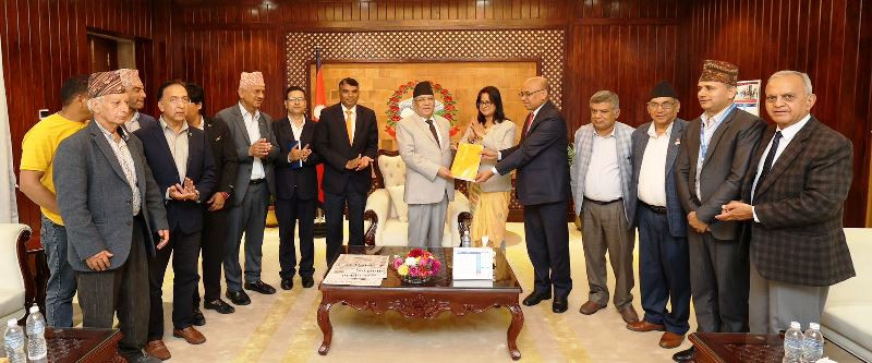 कार्यदलले बुझायो प्रधानमन्त्री दाहाललाइ प्रतिवेदन,सहकारी पीडितलाइ राहत दिने योजना ल्याउन सुझाव