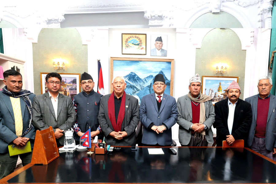 सहकारी र लघुवित्त पीडितसँग प्रधानमन्त्रीको भेट, होला त समस्या समाधान !
