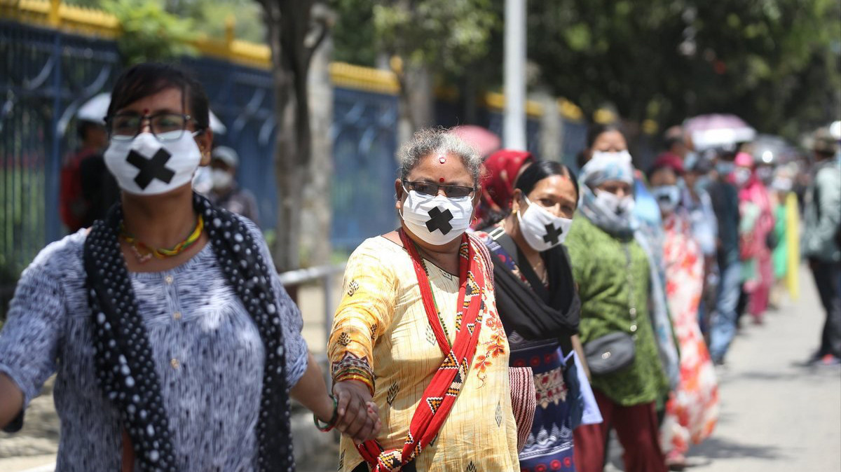 सहकारी पीडित फेरि सडकमा, मुखमा कालो टेप लगाएर बनाए मानवसाङ्लो