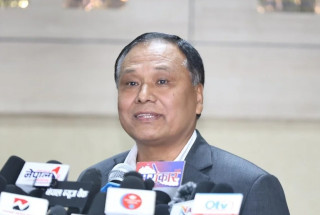 उद्योगीहरु बिजुलीको बक्यौता तिर्नुको सट्टा राजनीतिकरणतर्फ लागेः घिसिङ