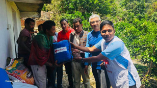 रामेछापका आगलागी पीडितलाई रेडक्रस जिल्ला शाखाद्वारा राहत प्रदान