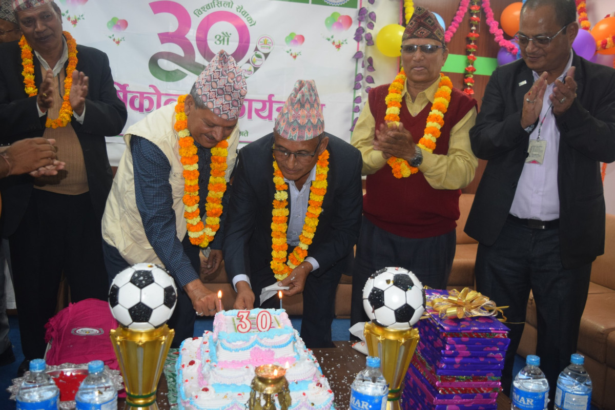 किसान बहुउद्देश्यीय सहकारीद्वारा स्थापना  दिवसमा रक्तदान कार्यक्रमको आयोजना