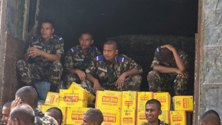 विपद्को घडीमा  हिमालयन लाइफका कर्मचारीको मानवीय पहल