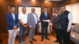 अर्घाखाँची सिमेन्टद्वारा १ करोड ११ लाख सहयोग हस्तान्तरण