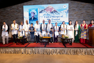 मिङमा शेर्पाकाे “आइ एम अ शेर्पा अफ माउन्ट एभरेष्ट“ पुस्तक लोकार्पण
